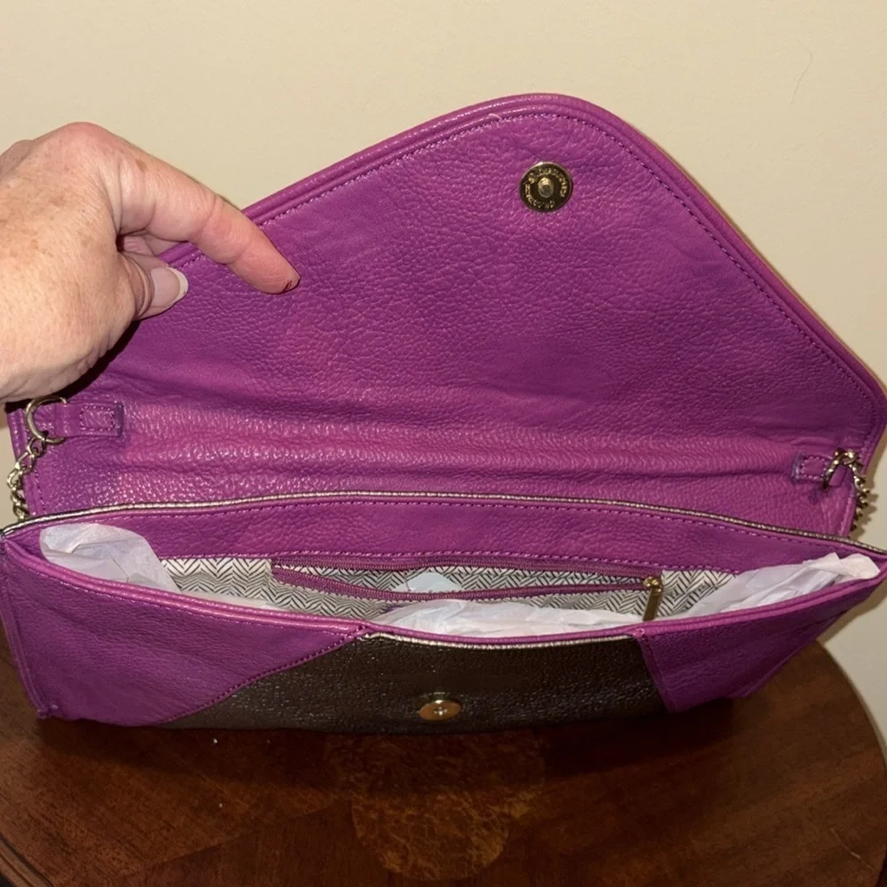 Steve Madden  Clutch Crossbody bag Vegan Leather Raspberry steel & gold metallic
